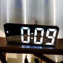 Relógio Luminária LED de Mesa Espelhado - USB, Termômetro, Despertador - Branco Utilmix